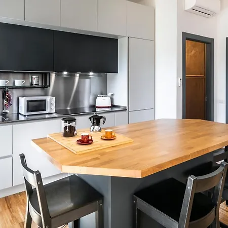 Cozy Flat 2 Bedrooms 2 Bathrooms With Balcony Roma