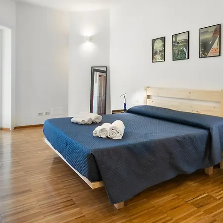 アパート Cozy Flat 2 Bedrooms 2 Bathrooms With Balcony ローマ