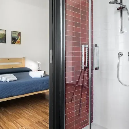 Cozy Flat 2 Bedrooms 2 Bathrooms With Balcony アパート ローマ